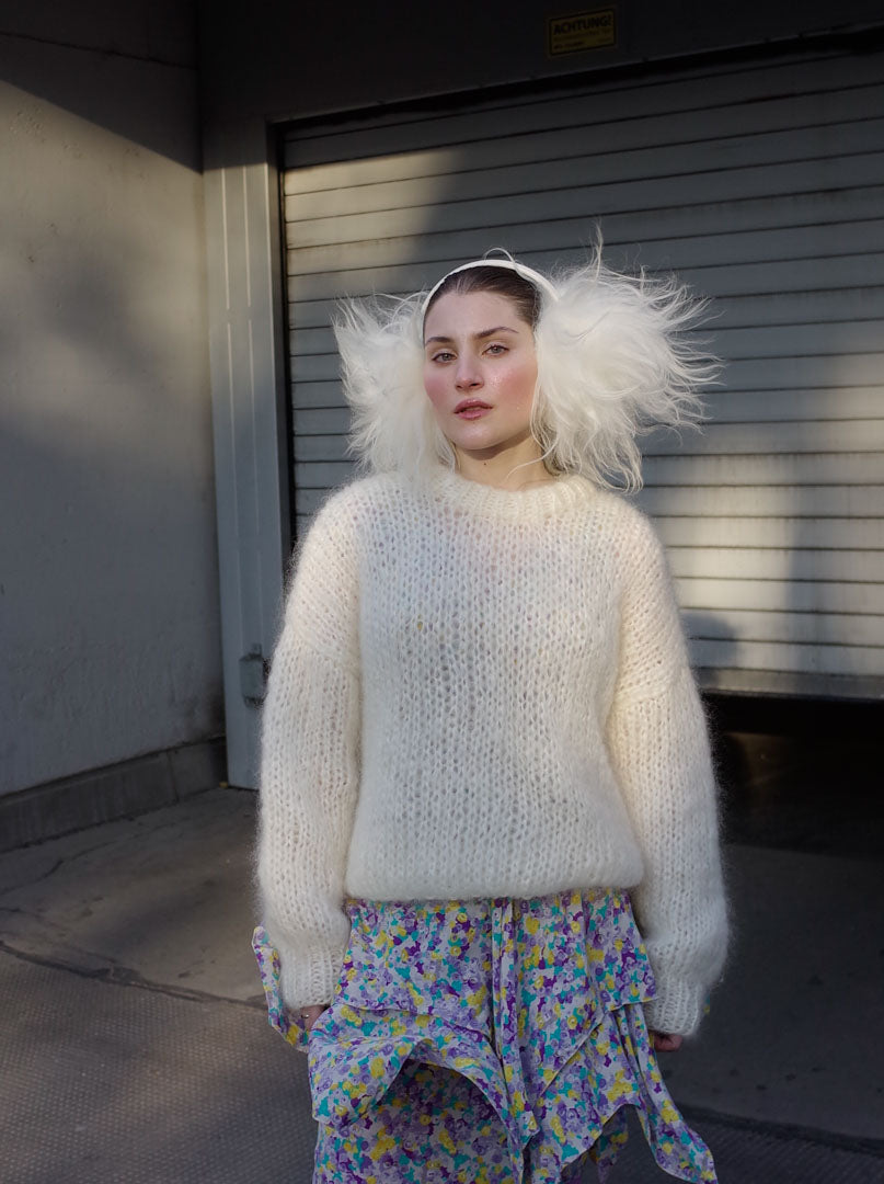 EAR WARMERS L + Shearling leather earmuffs + White