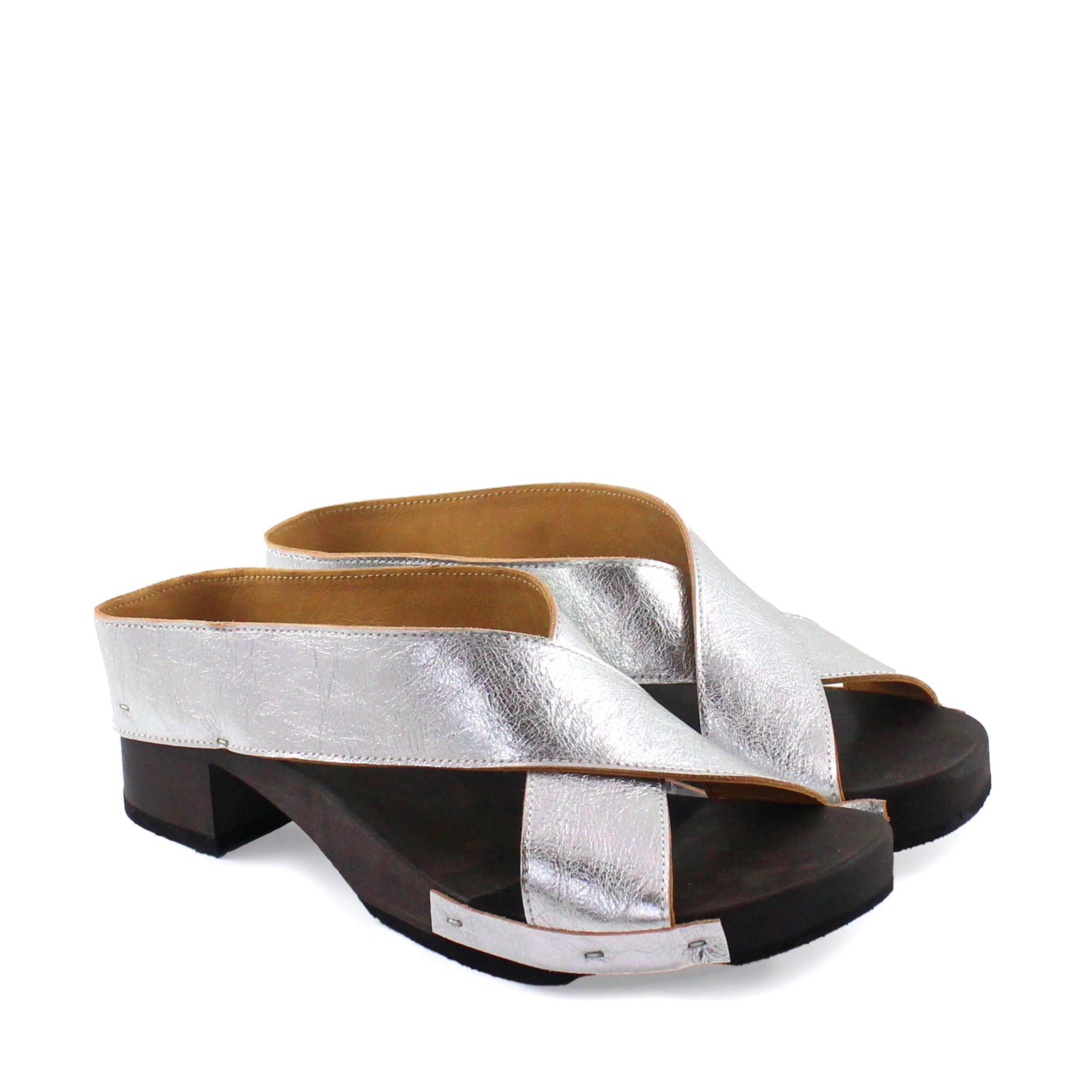 rosamosa rocco japanese x-form silver leather dark wooden clog